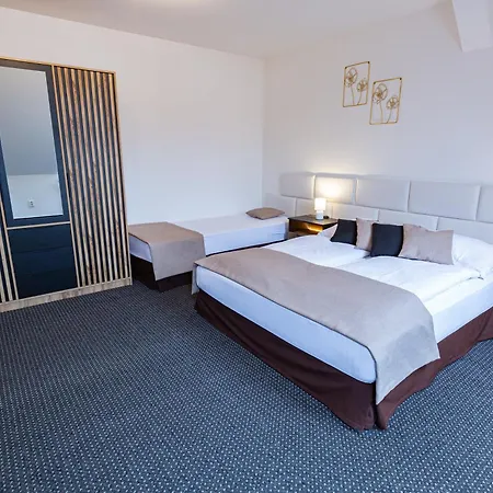 Zlaty Orol ゲストハウス 4*