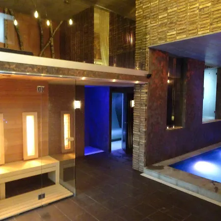 게스트하우스 Zlaty Orol Helcmanovce